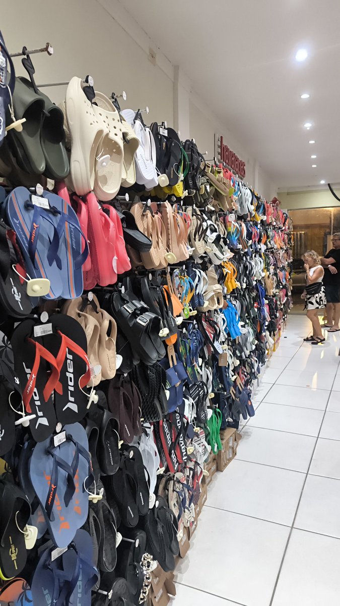Iorfi's tweet photo. @adrianratam En Pipa, Havaianas desde 55 reales. 2 pares por menos de 19.000 pesos. Descuento con pix, y billete. https://t.co/YIZ9OsfK6v