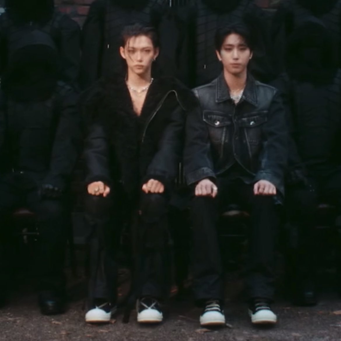 이러고 나는 가만히 멍때리고 앉아있으면 필릭스가 준비한거 100억개정도 짜잔하고 성큼 다가옴