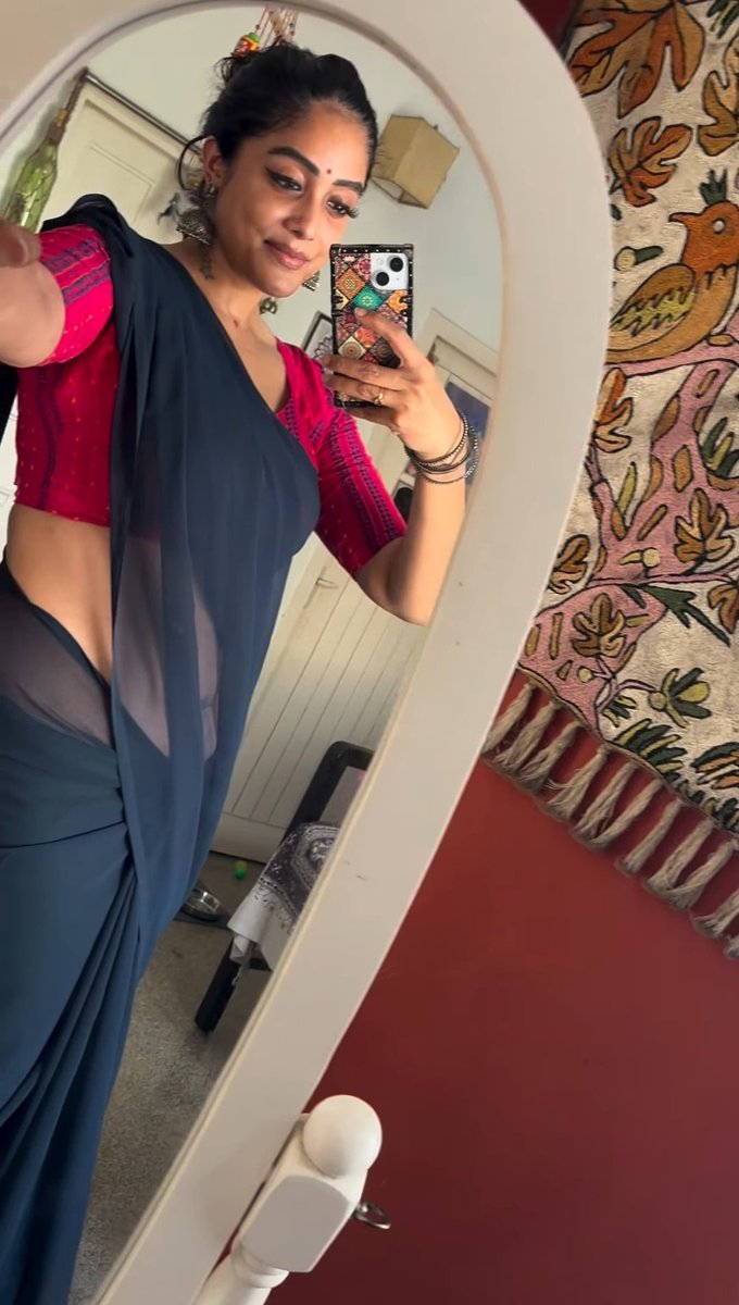 vadakkunanbar's tweet photo. We All are Huge Fans of #Abhirami Maami Selfies in Saree 😍
#AbhiramiVenkatachalam
#AbhiramiIyer #sareeeism
#abiramivenkatachalam
#AbiramiIyer #SareeLove
#MaamiMania #SareeHot
#BRAHMAN #Pappaathi #brahmingenes #Abirami https://t.co/bY3k2gtKs5