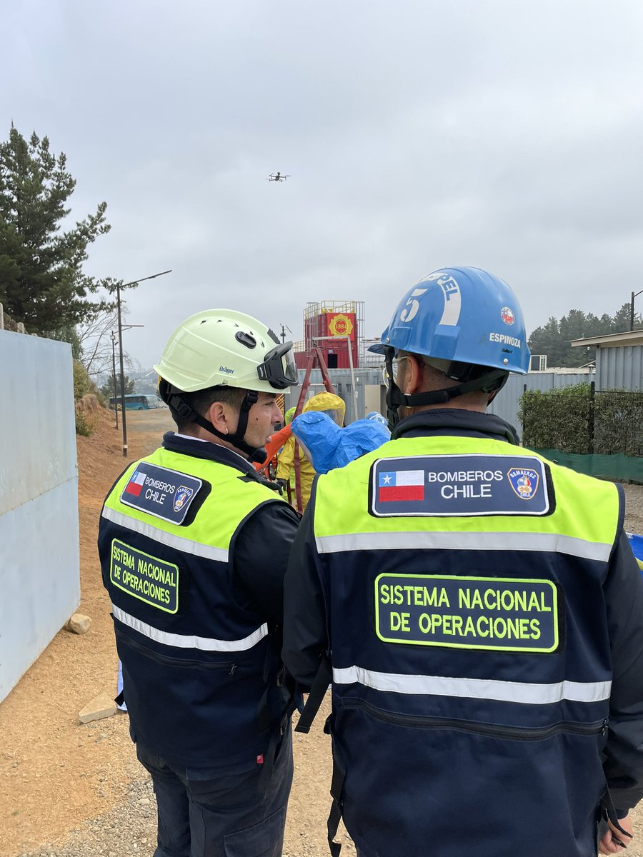#AcreditaciónHazMat durante el segundo ejercicio se simula el control de liberación de líquidos corrosivos desde cañerías #SNO <a href="/BomberosdeChile/">Bomberos de Chile</a> <a href="/bomberosvina/">Bomberos ViñadelMar</a> ☢️