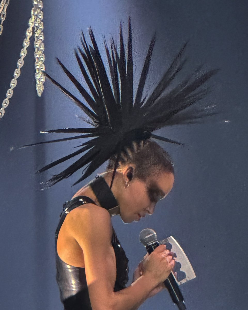 best of fka twigs tweet media