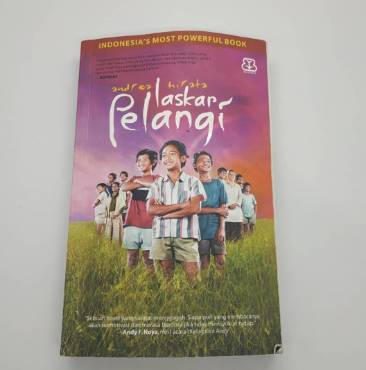 “Hiduplah Untuk Memberi yang Sebanyak-banyaknya, Bukan untuk Menerima yang Sebanyak-banyaknya. (Pak Harfan)”

― Andrea Hirata, 📙Novel "Laskar Pelangi"