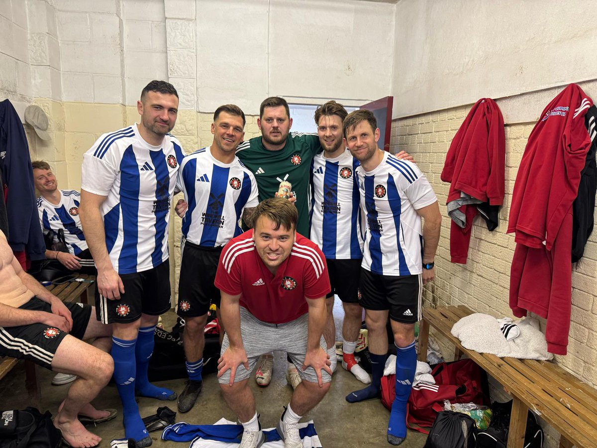 Real Gima (@realgima) on Twitter photo FT | Our 2nd game of the day sees the ๐๐๐ฟ ๐๐๐ progress to the SF of the Plumstead Cup
Real Gima 3-0 Red Velvet
Goalscorers;
Josh Taylor
Si Walton
Chris McConnell
Sensational effort, 180 mins with an average squad age of 32
The back line pick up the <a href="/BirraMorettiUK/">Birra Moretti UK</a> MOM FT | Our 2nd game of the day sees the ๐๐๐ฟ ๐๐๐ progress to the SF of the Plumstead Cup
Real Gima 3-0 Red Velvet
Goalscorers;
Josh Taylor
Si Walton
Chris McConnell
Sensational effort, 180 mins with an average squad age of 32
The back line pick up the <a href="/BirraMorettiUK/">Birra Moretti UK</a> MOM