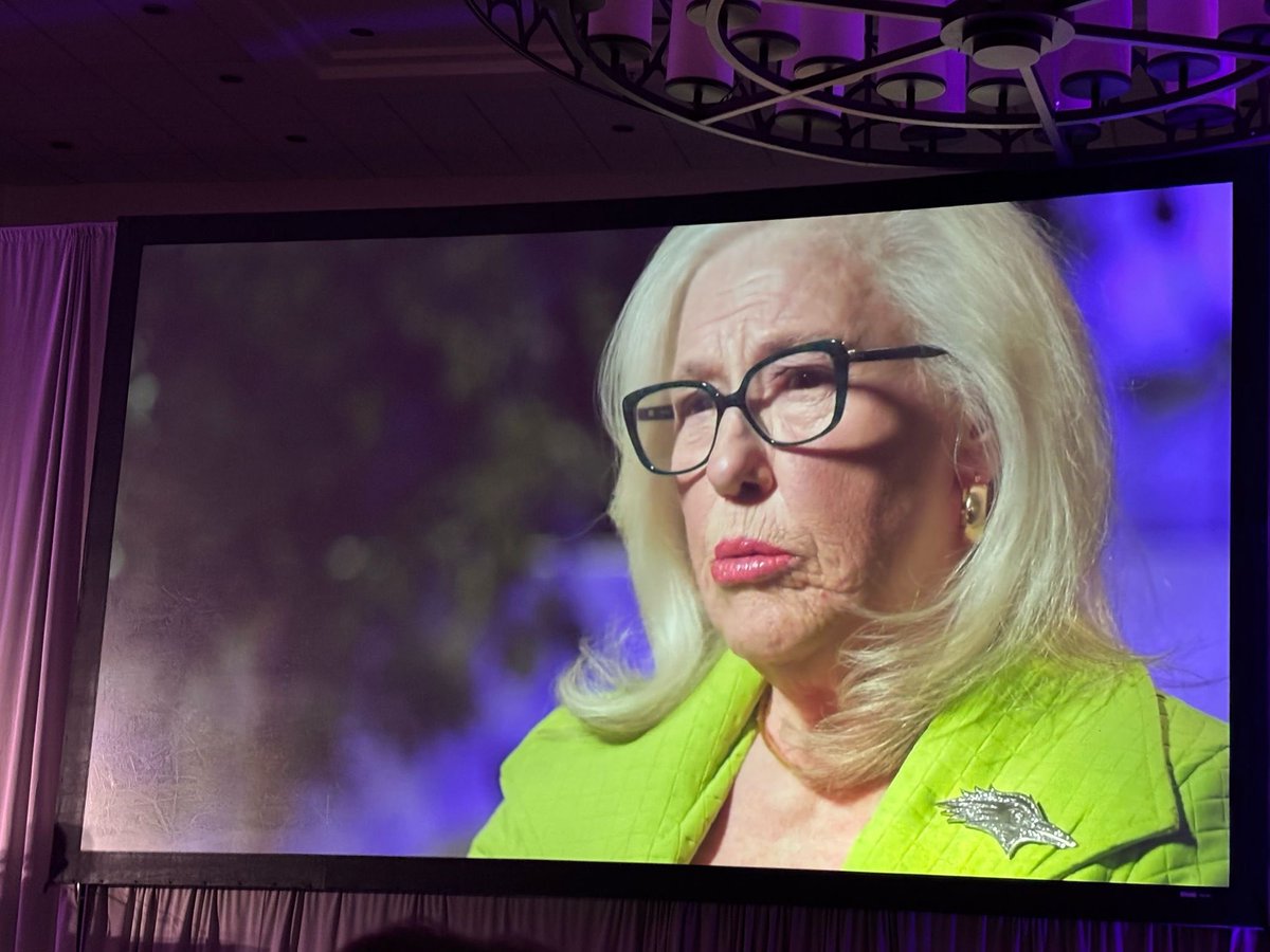 jvanlee6's tweet image. Welcome to the Colorado Women’s Hall of Fame Barb Grogan & Christine Benero!! The world is better with you both in it!!!
#BarbGrogan #ChristineBenero #MileHighUnitedWay #ColoradoWomensHallofFame
