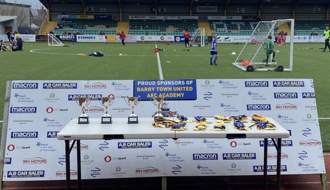 Barry Town United Academy tweet media