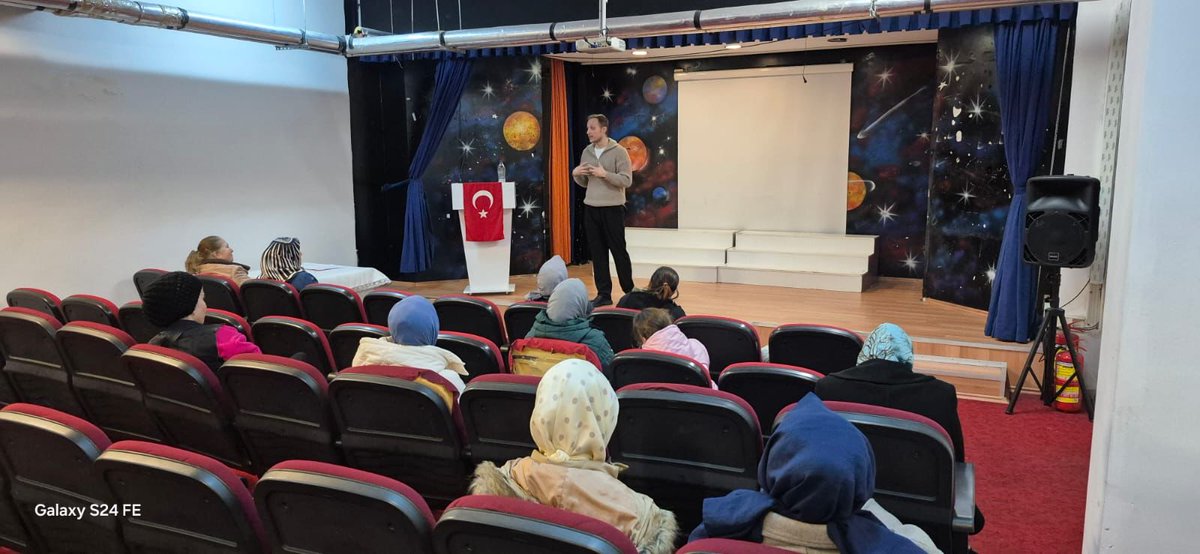 abdulhakoo's tweet photo. Veli Akademileri kapsamında okulumuz Psikolojik Danışman ve Rehber Öğretmeni Rıfat Baykal "Pozitif Psikolojiye Kısa Bir Bakış ve Öznel İyi Oluş" konulu semineri gerçekleştirdi. Öğretmenimize ve seminere katılan velilerimize teşekkür ederiz. 👏👏
#veliakademileri https://t.co/90aUWIuzlo