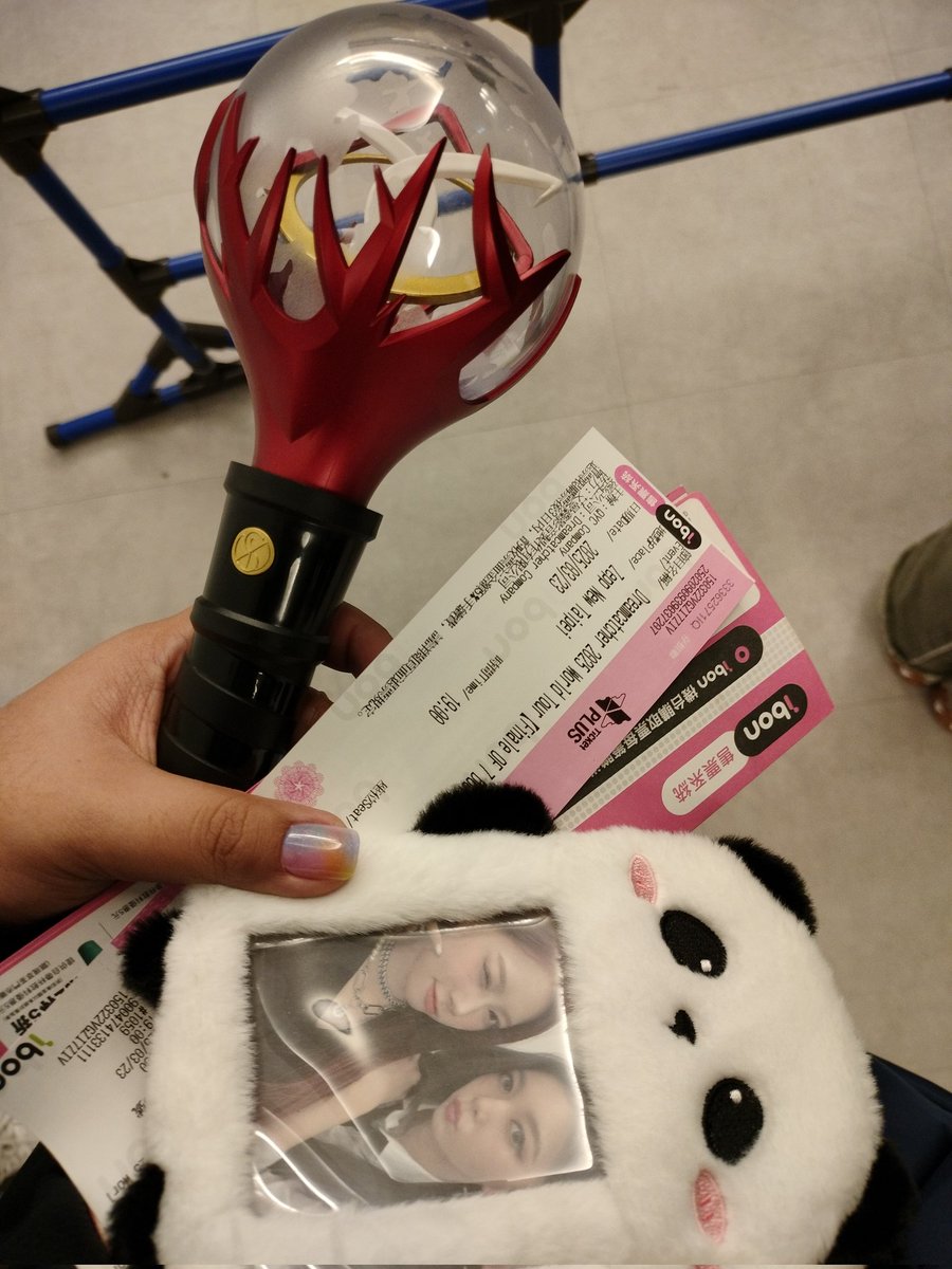 tebbiedear's tweet photo. We'hereee

@acejelly21

#드림캐쳐 #Dreamcatcher
#TaipeiTour2025
#FinaleOf7Doors https://t.co/iVzCw8v47V