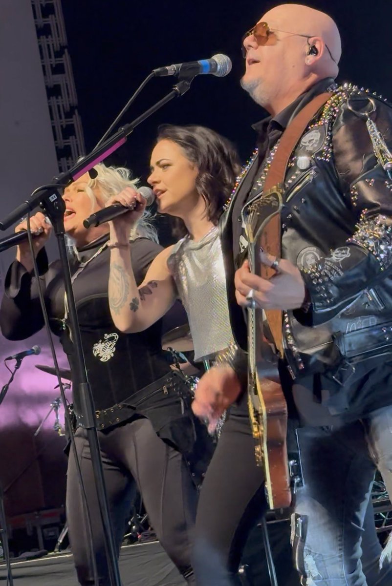 StreekyG's tweet photo. Amazing sixth (my fifth and final) night on Friday of the #closertour with the fabulous @kimwilde and Band @Wildericky @scarlettwilde @neiljonesguitar #kimwilde #rickywilde #scarlettwilde #neiljones #philharmonichallliverpool https://t.co/gNU87ZjEyk