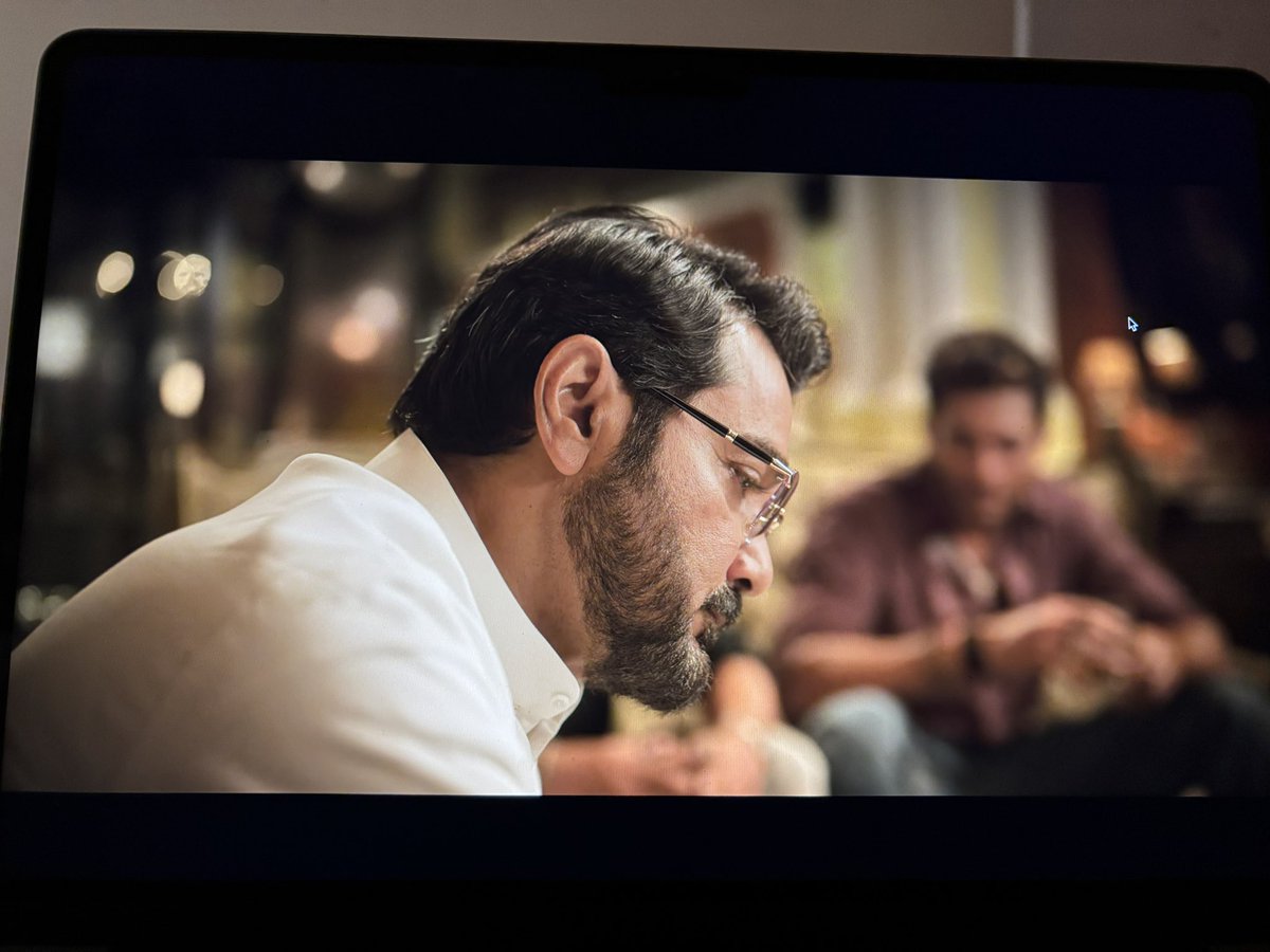DattaNilanjan's tweet photo. What a versatile actor @prosenjitbumba is. His choice of roles in recent times is just awesome. And he carried all pf them in pure elan and panache. Watching #Khakee The #BengalChapter on #NetflixIndia Bumba-da rocks. https://t.co/lamxng3Z2t