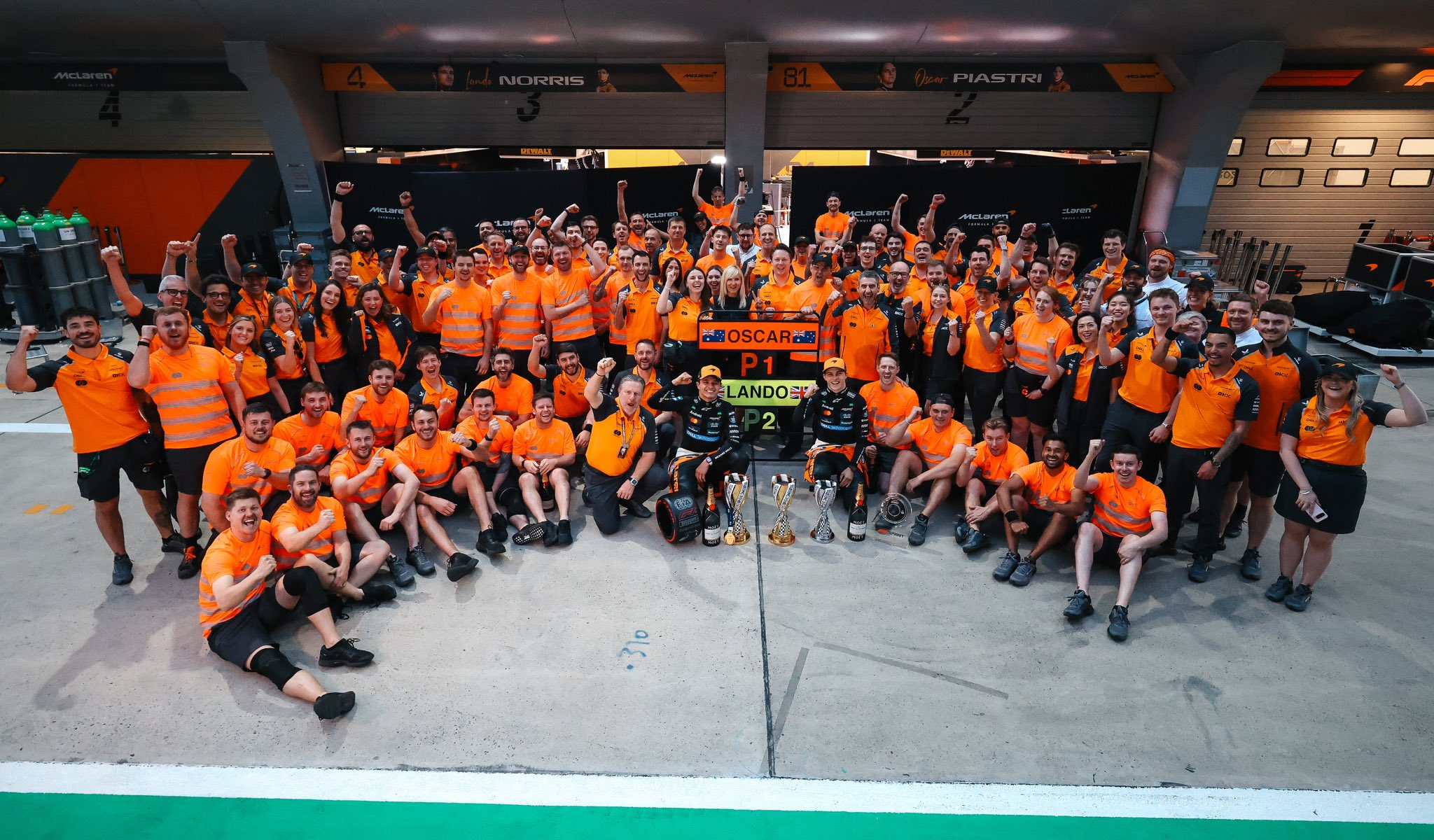 Mclaren celebrando el 1-2. Fuente: Twitter Mclaren
