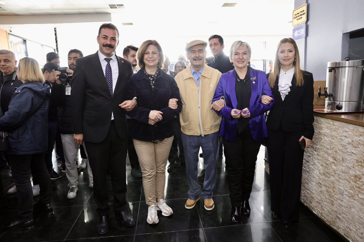 Adalete, demokrasiye ve eşitliğe sahip çıkmak için herkes sandığa! 🇹🇷

Gelin, hep birlikte umudu ve dayanışmayı büyütelim.

#GelSeçTariheGeç
#İmamoğluMilleteEmanet