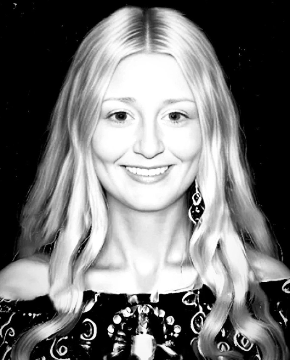 ⚠️ATENCIÓN⚠️

L.J. Smith, autora de #CrónicasVampíricas y #NightWorld, falleció el pasado 8 de marzo.

Segun informa la revista literaria <a href="/locusmag/">Locus Magazine</a>, la autora murió tras una larga enfermedad a los 66 años.