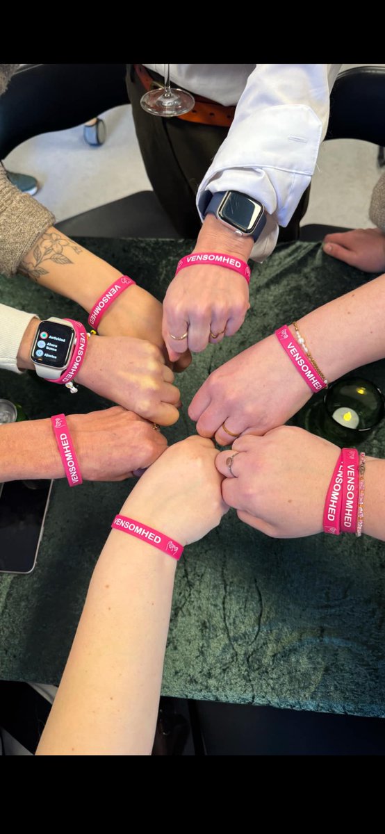 59 ny udannet #vensomhed #vensomhedsambassdører Vensomhed ambassadører at gøre godt for andre skole dagtilbud og forældre sammen kan vi 🩷alene er det svært . Alle har brug for en ven.