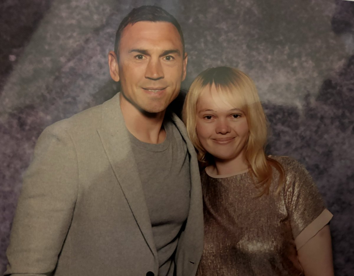 LovinBoyzone's tweet image. I went to see ‘An Evening with Kevin Sinfield’ last night, what an amazing show. I also got the opportunity to have my photo taken with him! He’s an absolute legend #SirKev 👑
