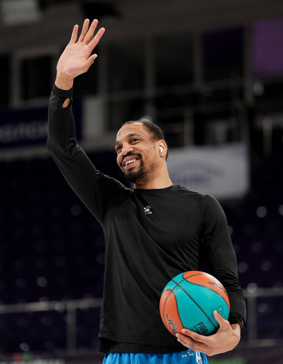 Hello, World! The mission is simple: Victory! 💙🏀 <a href="/2easy32/">Vince Hunter</a>