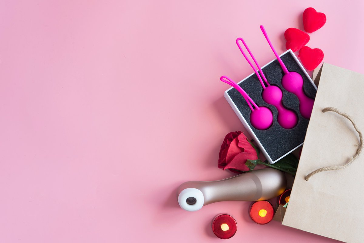 PleasingStringX's tweet image. Monday blues? Let’s spice up your week. What’s your go-to pleasure pick-me-up? #SelfLove