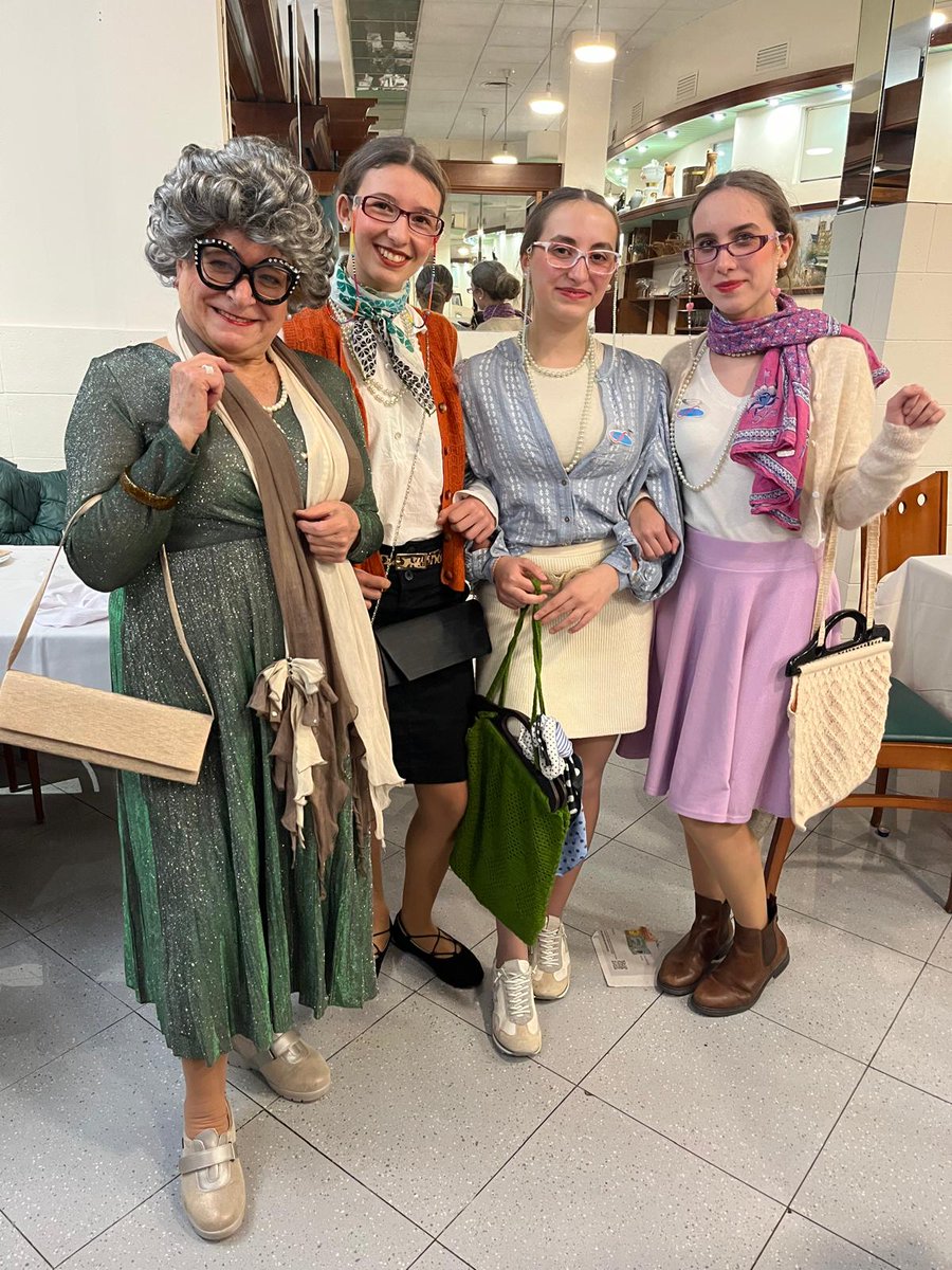 Sopant hem tancat temporada 2024/25 🥳🙌🏻 Agraïment gran a tota la companyia 😇😈! I Felicitats a les Teresines pel bona caracterització dels personatges!