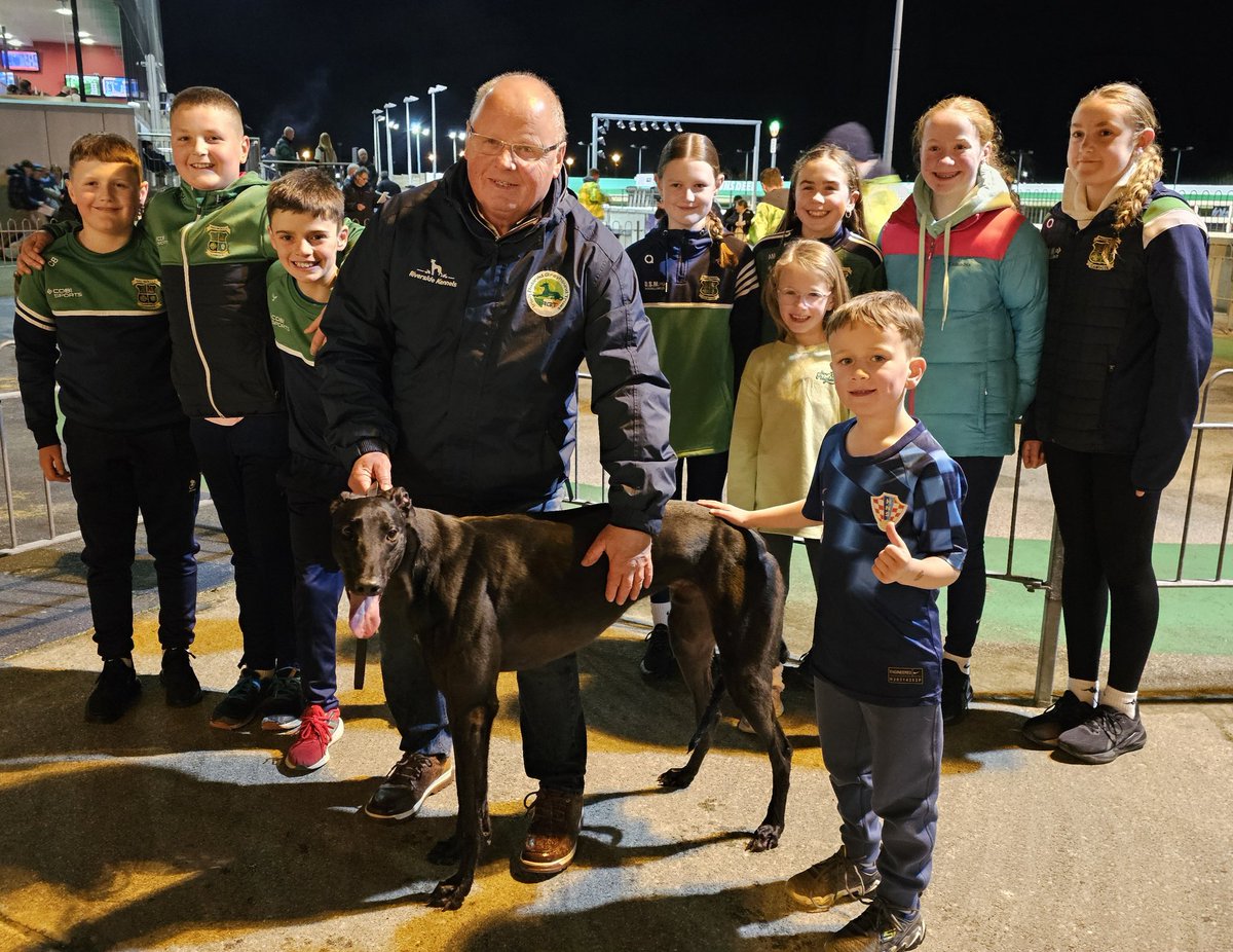 LimkGreyhound's tweet photo. 💚 Ballybrown bringing big support 💚

Ballybrown GAA and Camogie were well supported last night and they were straight down to greet Faypoint Ranger and Coolavanny Shona. We look forward to seeing you all back again next week! 

#GoGreyhoundRacing #ThisRunsDeep #Kirby2025 https://t.co/enq5yImhzW