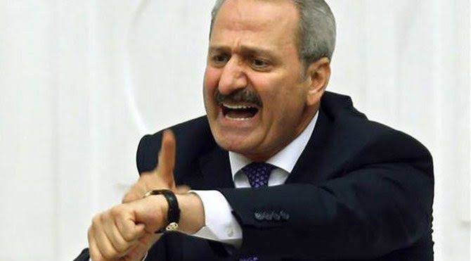 Ekrem İmamoğlu da tutuklandı.

Siyasetçisinden gazetecisine son 20 yılda “gerçek anlamda muhalefet yapan” herkes ya enteresan şekilde 180 derece dönerek kendi saflarına katıldı ve en ateşli savunucularına dönüştü ya da bir şekilde hapise atılarak susturuldu. Ümit Özdağ’ın neden