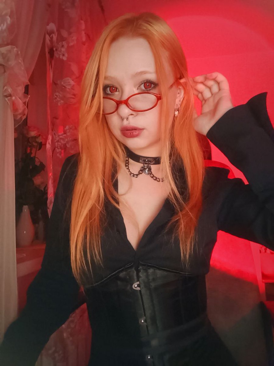 ~My #gothgirl look ლ⁠(⁠^⁠o⁠^⁠ლ⁠)
#egirltwt #Egirls #gothtwt #mootstwt #moothunt