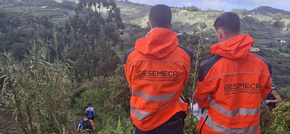 La mañana de ayer colaboramos con PROVITAL - Emergencias Sanitarias en la Circular Extreme Moya con nuestro equipo de rescate en montaña con 1 VIR 4x4 y tres rescatadores. 

#Gesemecri #EventoSeguro