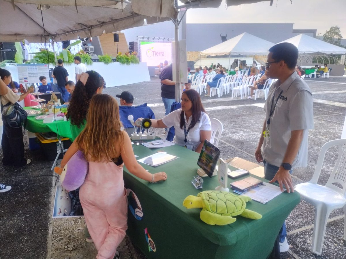 DRNAGPR's tweet photo. Este fin de semana, salvavidas del DRNA se certificaron en Añasco 🛟. Apoyamos a la Escuela José A. Vargas de Isabela en limpieza de playa en Guajataca ♻️ y participamos en La Hora de la Tierra en Caguas💡 https://t.co/QO4Y6MVRuU