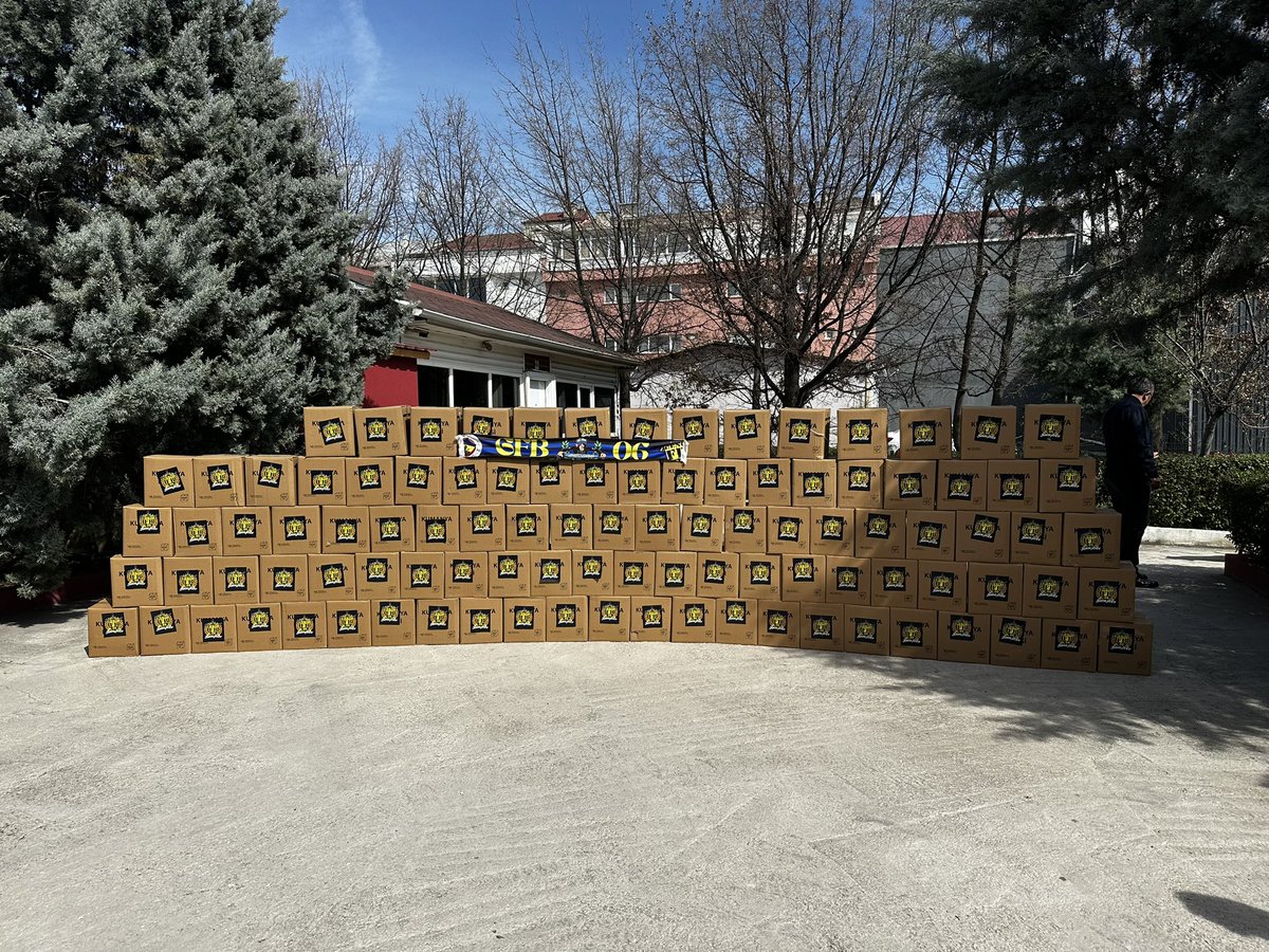 Mutluluğun ve huzurun paylaştıkça çoğaldığı Ramazan ayında, ihtiyaç sahibi ailelerimize bir nebze olsun destek olabilmek amacıyla rahmetli Sefa ağabeyimizin adına yardım kolisi organizasyonu gerçekleştirdik. 
Yardımımıza katılan tüm dostlarımıza ve kardeşlerimize teşekkür ederiz.