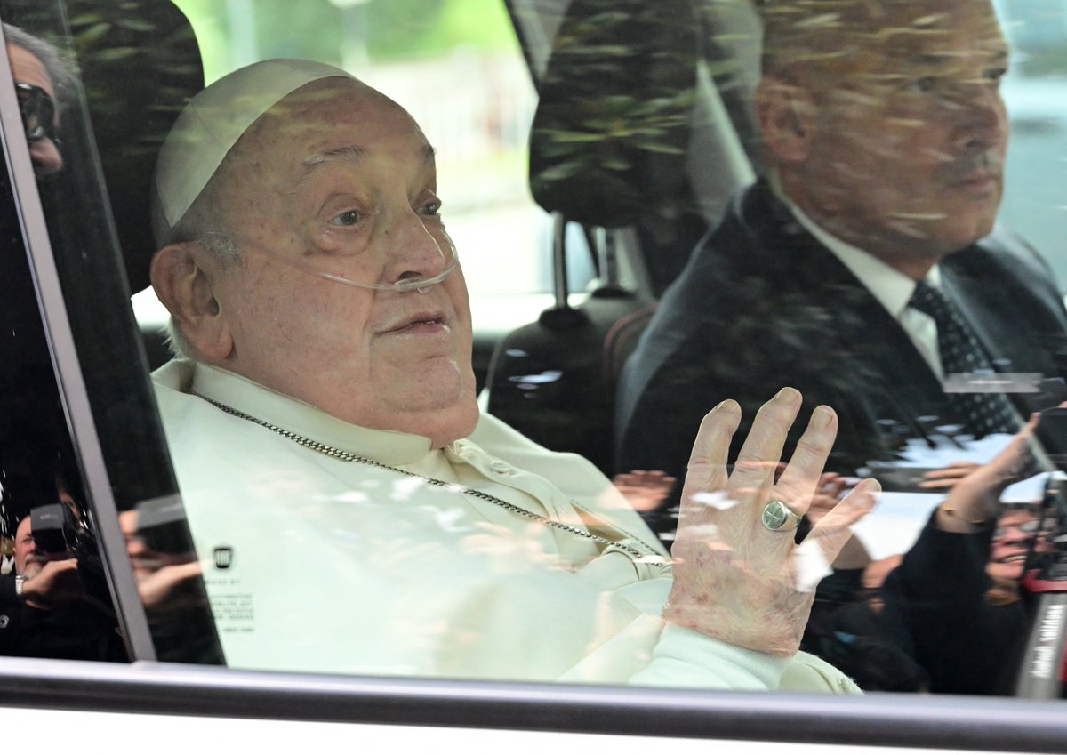 PhilippineStar's tweet photo. Pope Francis waves to the faithful as he leaves the Gemelli hospital in Rome on Sunday after a five-week hospitalization for severe pneumonia.

Pope Francis is set to return to his residence in the Vatican, where he will spend "at least two months" of recovery, one of his physicians announced on Saturday. | via @AFP
