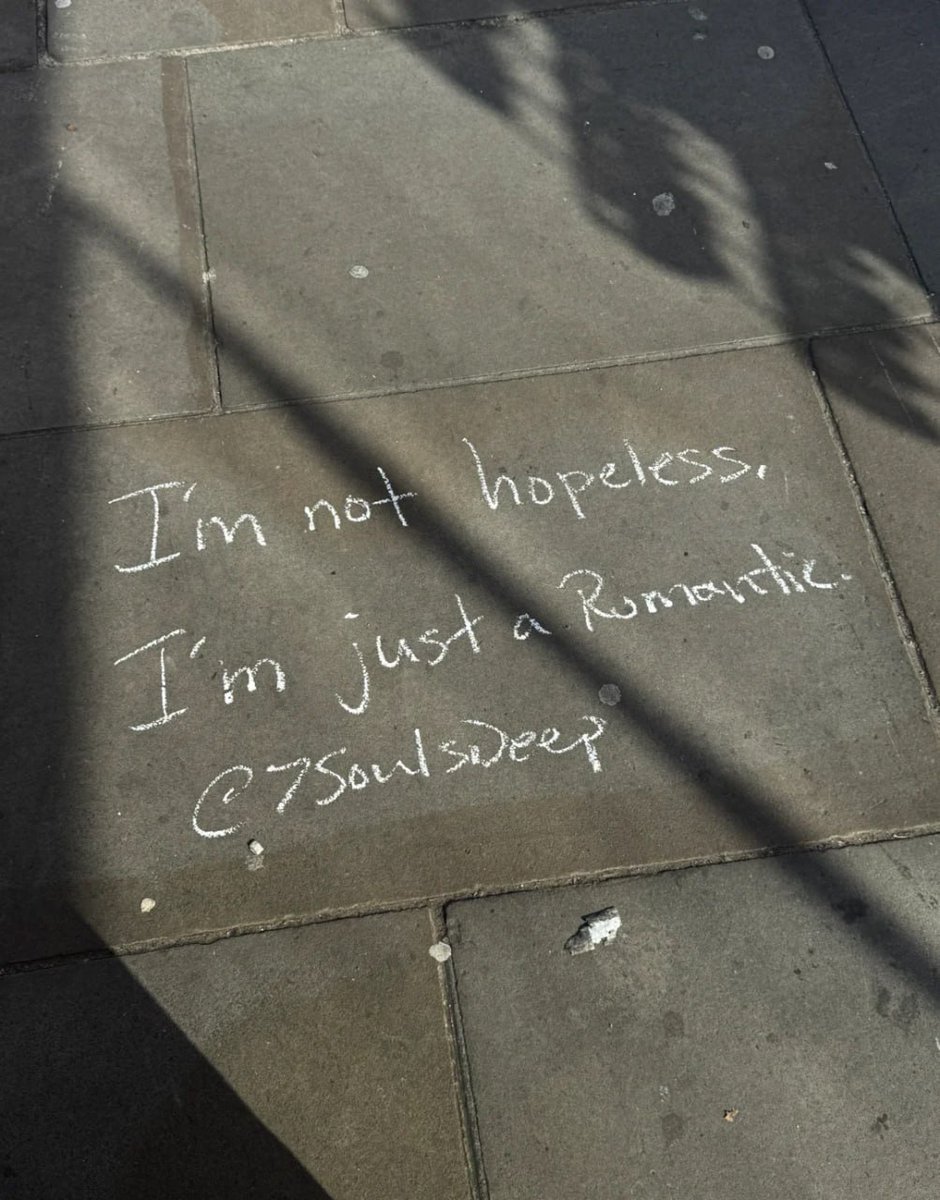 Walking on the streets of London, I came across a lot of romantic words, which was very healing 😊😊