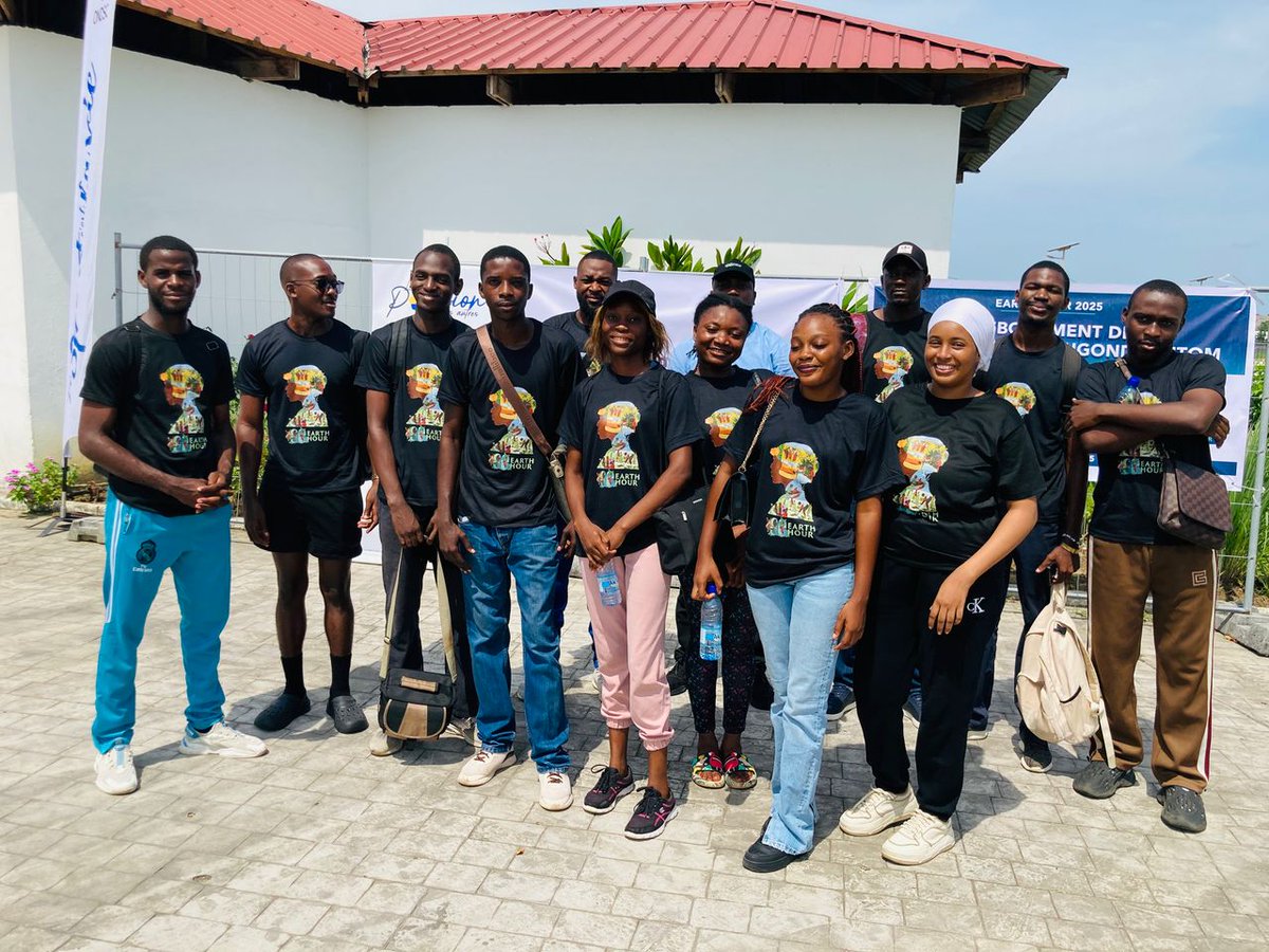 🌱 LVJDD a rejoint <a href="/WWFGabon/">WWF Gabon</a> et d'autres organisations à l'occasion de la @EarthHour2025 pour reboiser la mangrove de Ntom - Angondjé ! Un geste fort pour la biodiversité et le climat. Ensemble, protégeons notre écosystème ! 💪🌍 #EarthHour2025 #AgirPourLaPlanète