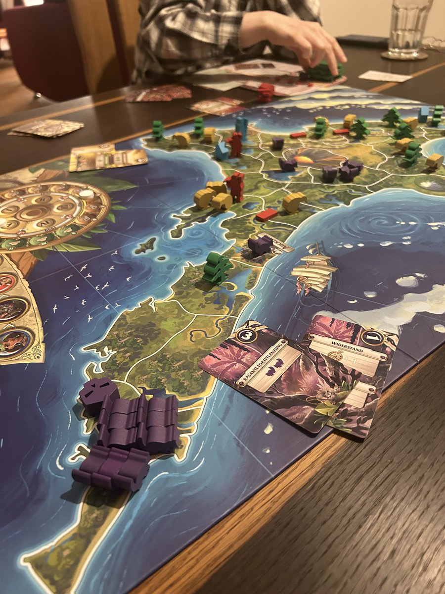 Am gestrigen Spieleabend kamen auf den Tisch:

1. Kauri - na klar doch!
2. Mystria - als Test für den Verlag
3. Dungeon Fighter - sehr cooles Spiel!
4. Fantastische Reiche - erstes mal gespielt