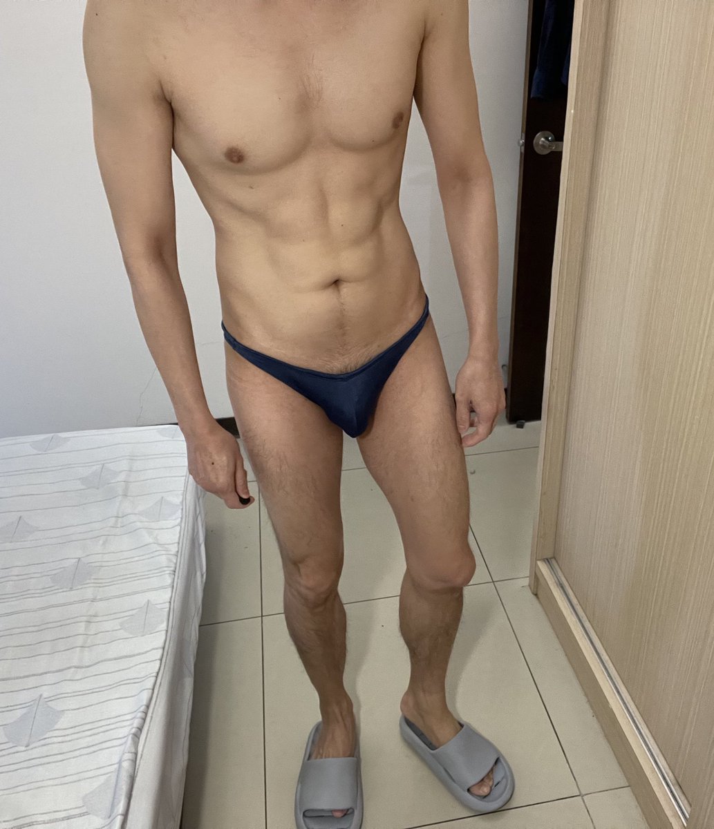 這件是泳褲。
穿起來滿性感的，我還滿喜歡的，
只是總覺得妖氣太重‥🤣