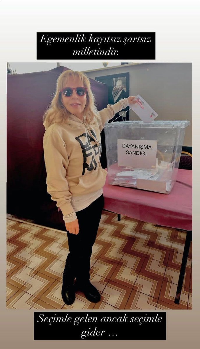 Sertap Erener, Ekrem İmamoğlu'na oy vermek için sandığa geldi.