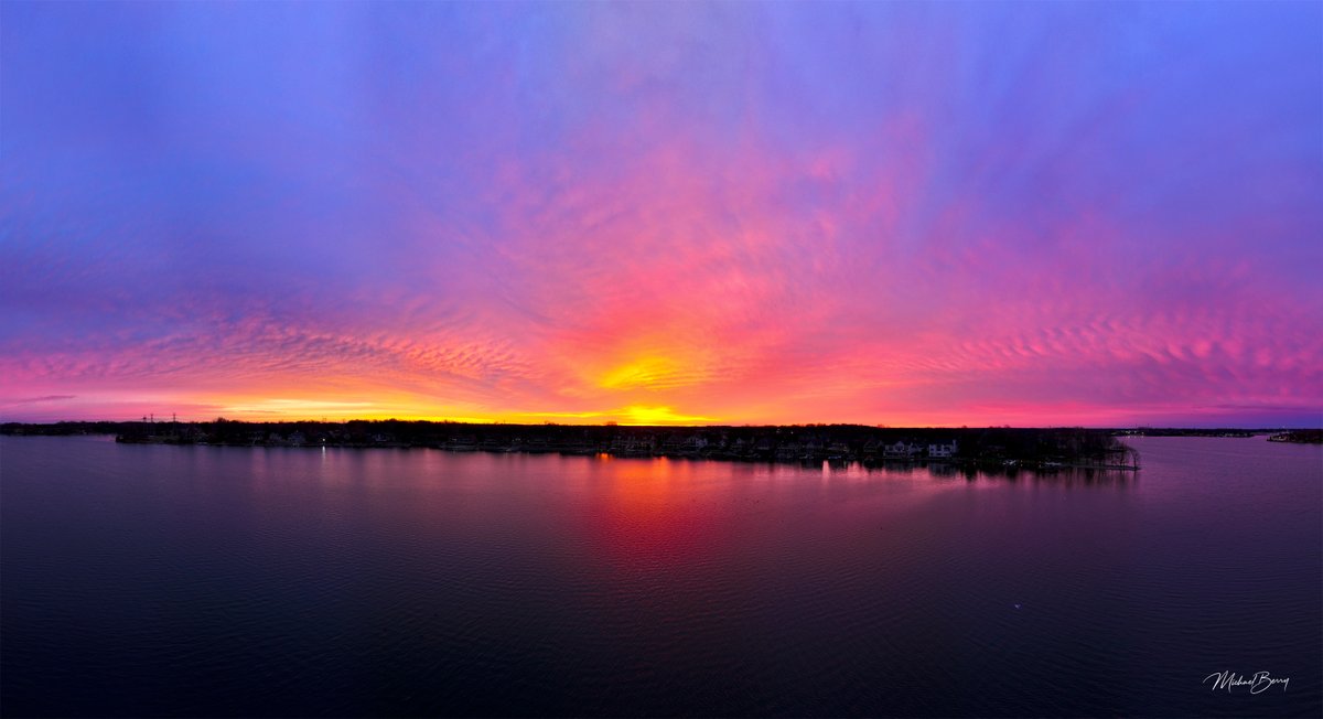 Red sky this Sunday morning over Morse.  <a href="/LindseyWTHR13/">Lindsey Monroe</a>  <a href="/WTHRcom/">WTHR.com</a>  <a href="/RyanMorseWx/">Ryan Morse</a>  <a href="/AnneMarieWTHR/">annemariewthr</a> <a href="/StormHour/">#StormHour</a>