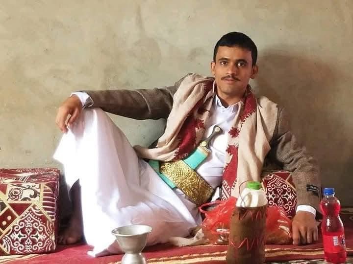 يعرب المركز الأمريكي للعدالة (ACJ) عن ادانته لوفاة السجين "ربيع علي حسين أبو مشعف" في ظروف غامضة داخل سجن قحزة التابع لجماعة الحوثي شمال مدينة صعدة، في انتهاك صارخ لحقوق الإنسان والمعايير القانونية الخاصة بحماية السجناء.

وفقًا للمعلومات الميدانية الأولية، فقد عُثر على السجين