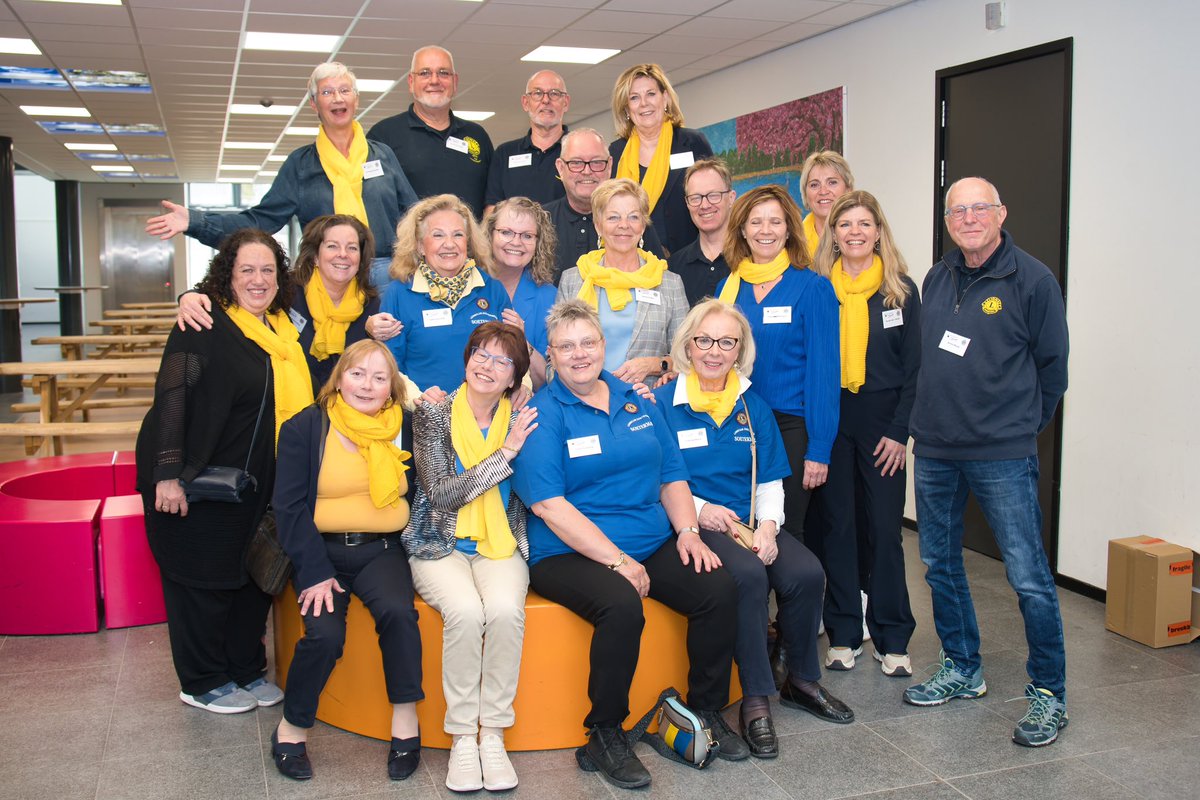 Gisteren mocht ik dictee voorlezen bij het vierde Groot Zoetermeers Dictee georganiseerd door Lionsclubs Soetermare en Meerbloem. Opbrengst ging naar taalproject basisschool de Regenboog. Geweldig evenement en veel waardering voor organisatie en sponsors! 📷 Gerard van Warmerdam