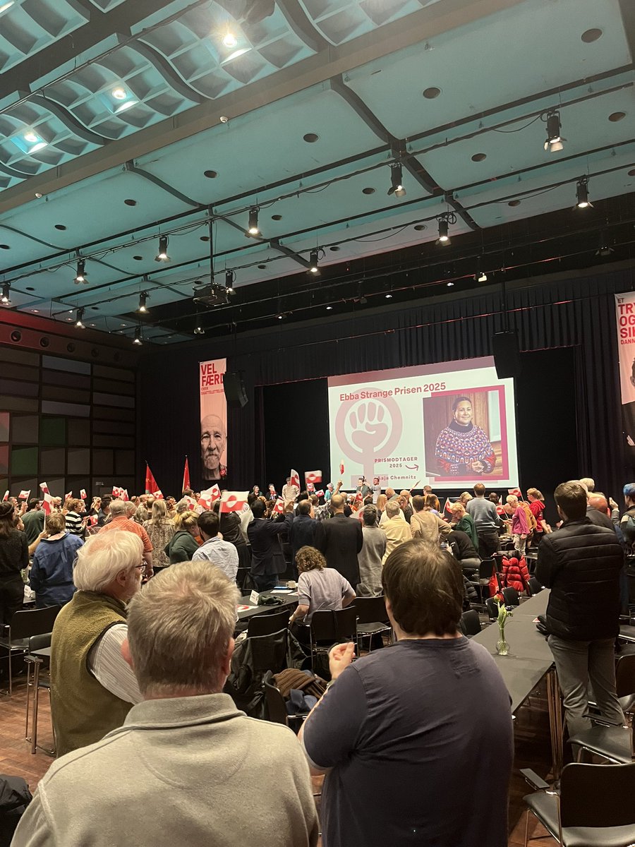 SF (@sfpolitik) on Twitter photo Modtager af SF’s ligestillingspris, Ebba Strange Prisen, er <a href="/AajaCL/">Aaja Chemnitz, Inuit Ataqatigiit</a>.
Hun har kæmpet for ligeværd mellem befolkningsgrupper. Mod racisme og forskelsbehandling. Med et skarpt blik for, at sociale indsatser, social forandring og sociale fremskridt må hvile på konkret politik #dkpol Modtager af SF’s ligestillingspris, Ebba Strange Prisen, er <a href="/AajaCL/">Aaja Chemnitz, Inuit Ataqatigiit</a>.
Hun har kæmpet for ligeværd mellem befolkningsgrupper. Mod racisme og forskelsbehandling. Med et skarpt blik for, at sociale indsatser, social forandring og sociale fremskridt må hvile på konkret politik #dkpol