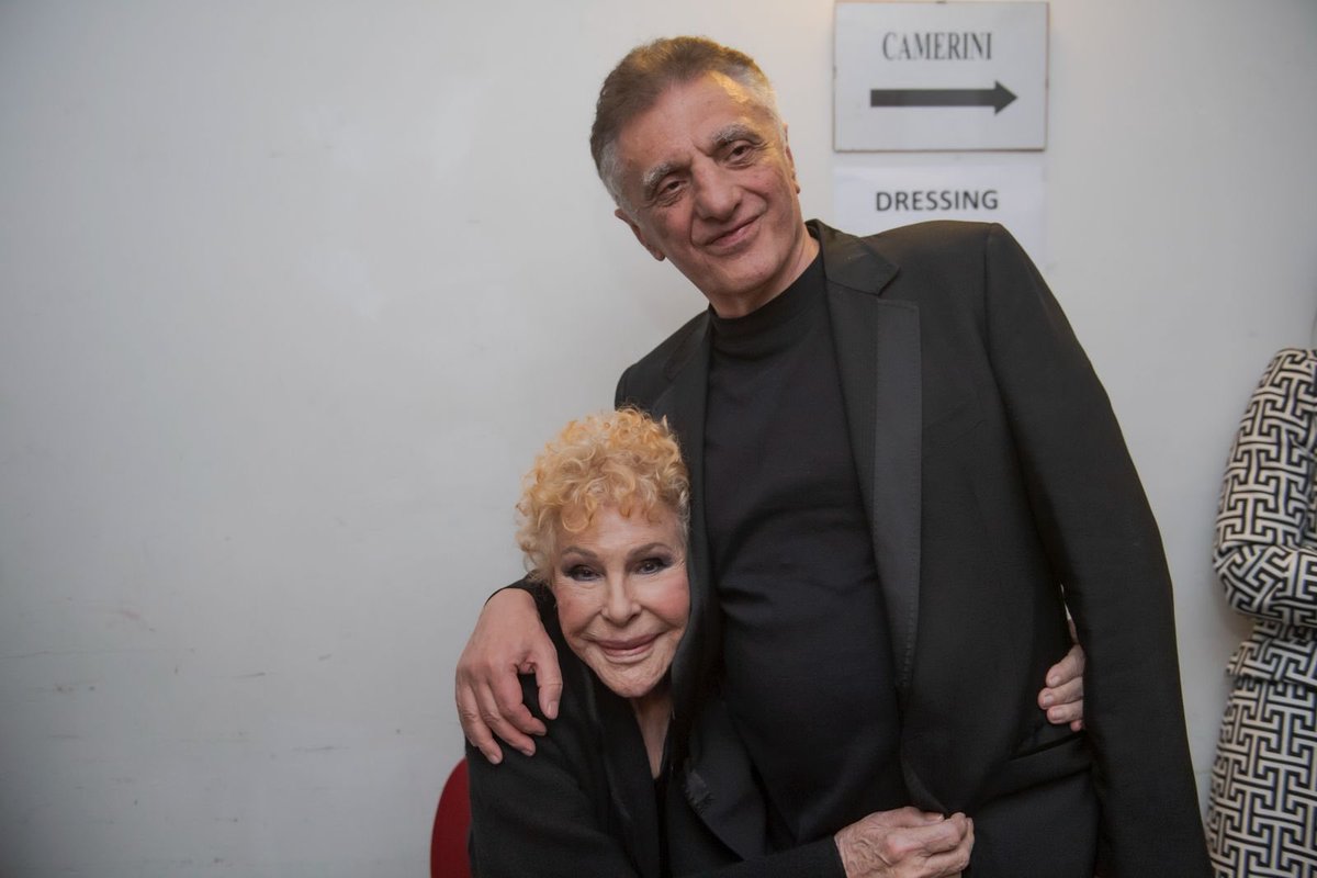 Amici nel backstage dopo l’evento 
“The Man I Love”, al Teatro Manzoni di Bologna.
Foto di: Michele Lapini

<a href="/ComunaleBologna/">TCBO</a>