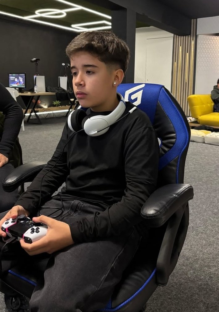 Top 16 no meu primeiro presencial, infelizmente não correu da maneira que eu queria acabei por ser eliminado na fase de grupos por diferença de golos.
Mas o importante foi a grande experiência que tive fazendo novas amizades e poder estar ao pé de ídolos meus ❤️
<a href="/mainmatch_/">MainMatch</a>