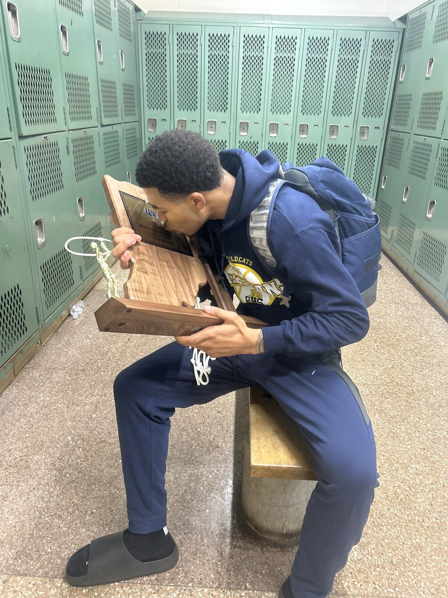 Truly blessed to play for the best coach and blessed for the opportunity to play Riley basketball, it’s been nothing but great. Through the ups and downs we successfully succeeded our goals thank you. Forever a wildcat💙💛 <a href="/Coach_AD1520/">Alex Daniel</a> <a href="/RileyWildcatsBB/">Riley Wildcat BBall</a> <a href="/shenderson574/">Shawn  Henderson</a>