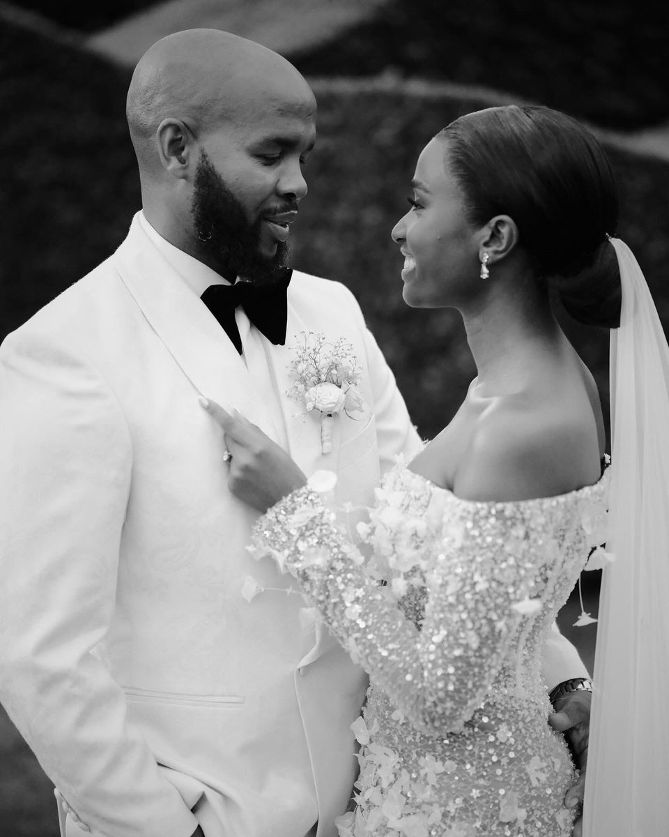 Phindii11's tweet image. Oh sis Zozi 🥹❤️❤️, see how she got married and everyone in her circle awarded her the privacy &amp;amp; decency to announce her own wedding? Very demure- no tabloids or leaks🥹🥹. We are so happy for you Mrs!!