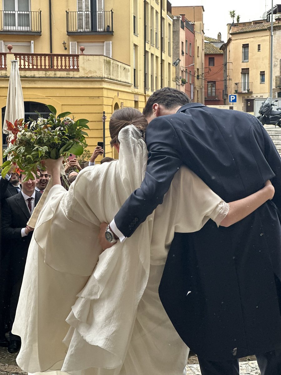Estrenem la primavera amb el primer casament de l’any a la <a href="/CatedralEmporda/">Basílica de Santa Maria de Castelló d’Empúries</a> 💐
Enhorabona als nuvis🫶

<a href="/bisbatgirona/">Bisbat de Girona ⛪️</a>