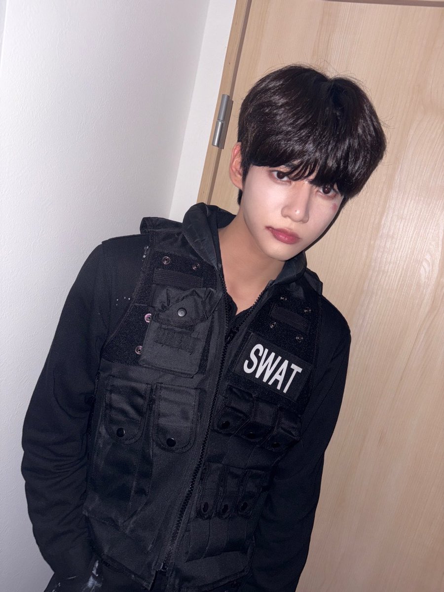 WAKER_official's tweet photo. 손들어

#WAKER #웨이커 #ウェイカー
#새별 #SAEBYEOL #セビョル https://t.co/D9lNj2NPLc