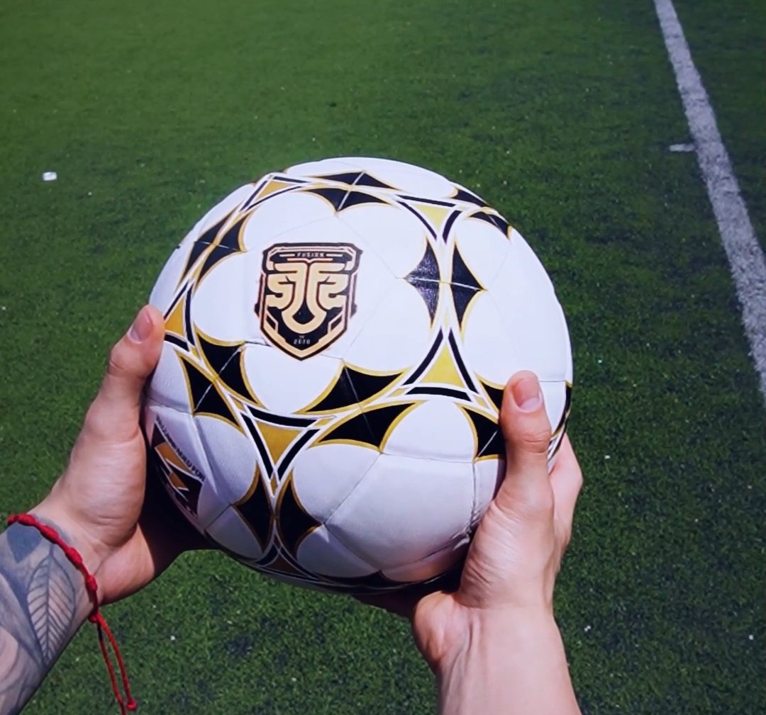 Rhacoz's tweet image. #SundayReCap de la semana de @fusionfsgg 

La #Fusioneta 😎🤙🏻

#FC25 🏆
#ValorantMain WIN ✅
#LeagueOfLegends WIN ✅
#ValorantVzla WIN ✅

La #Fusioneta metio la 5ta , drifteo la curva y metió el nitro 🚀

Nos vemos en Disney 🫡