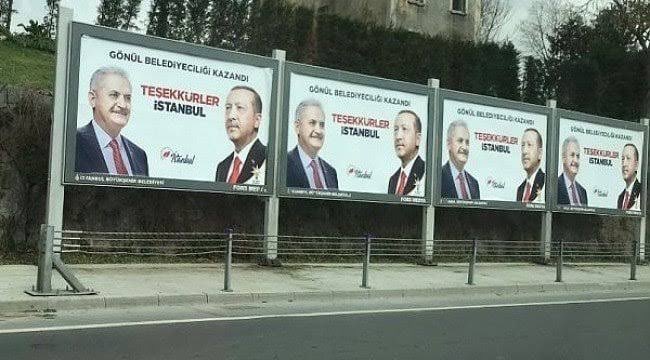 Kaybettikleri seçimin sabahı bütün şehri şu afişlerle donatanların derdinin yolsuzluk falan olduğuna inananlara iyi uykular :)
