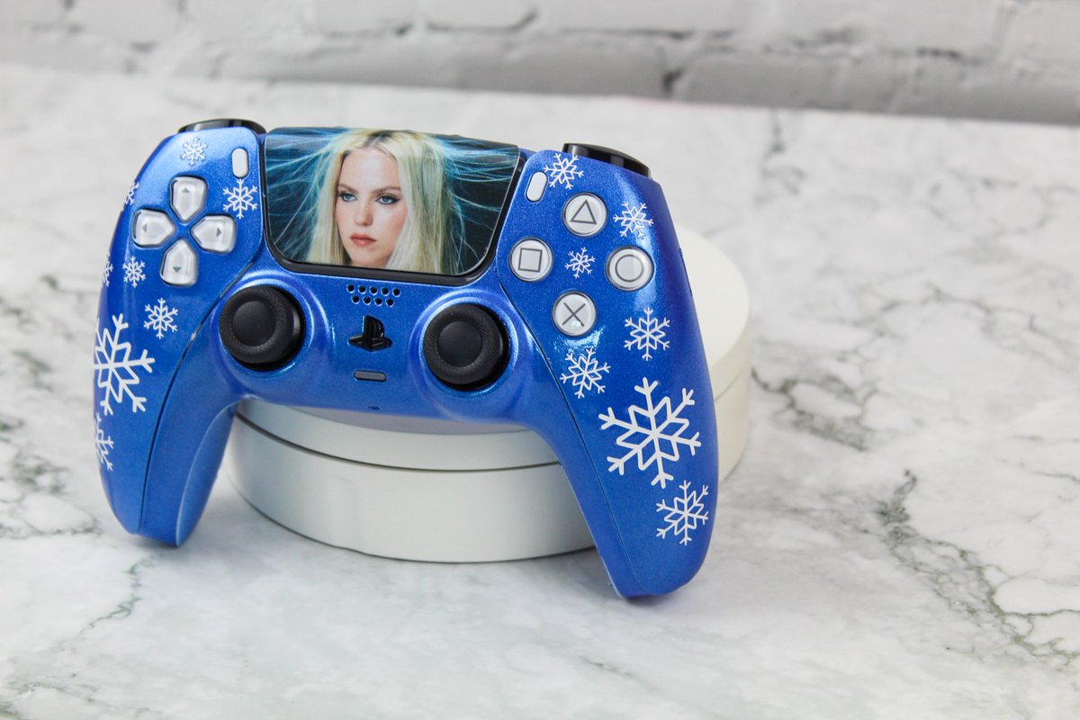LQueens23's tweet photo. I made a Reneé PS5 controller
#ReneeRapp https://t.co/PePAN3LdBS