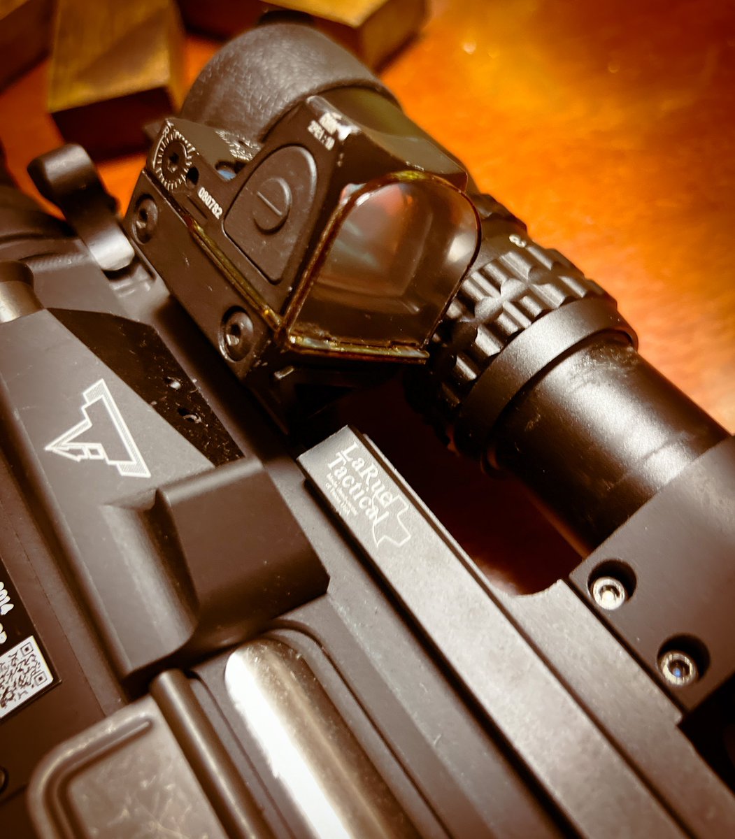 mashiwaka1's tweet image. 爆裂祭にて、「あきゅらぼ」製のレンズプロテクターを手に入れて来ました。コレで安心して、RMRをつけて前線にでれます。(^_^;)
ポリカ端材もありがたいです。^_^
#あきゅらぼ
#Accu-Labo
#爆裂祭