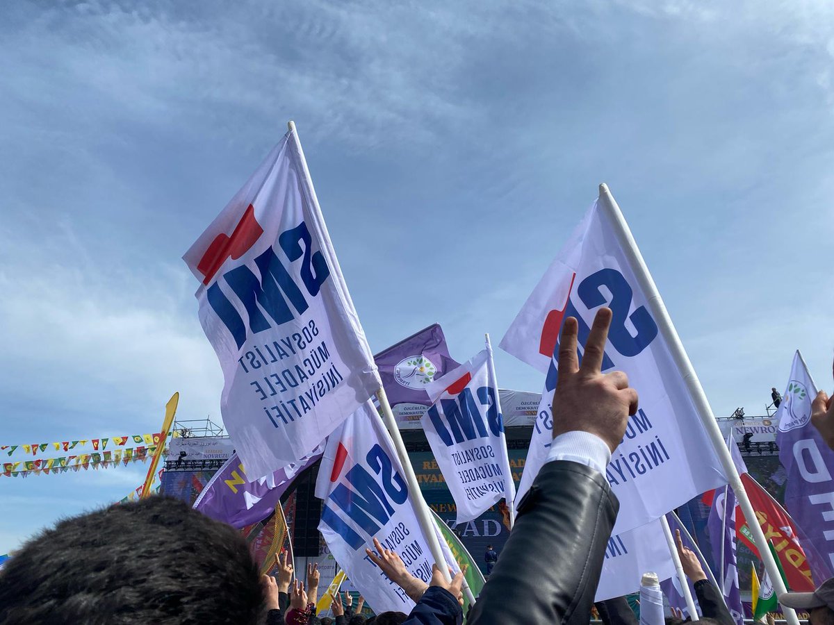 📍İstanbul

Newroz ateşiyle, Kawa gibi, günümüz Dehaklarına karşı mücadele etmeye devam ediyor ve ezilen tüm halkların zaferine giden bu yoldan bir an olsun dönmüyoruz. 

Bijî Newroz,
Newroz Pîroz Be!