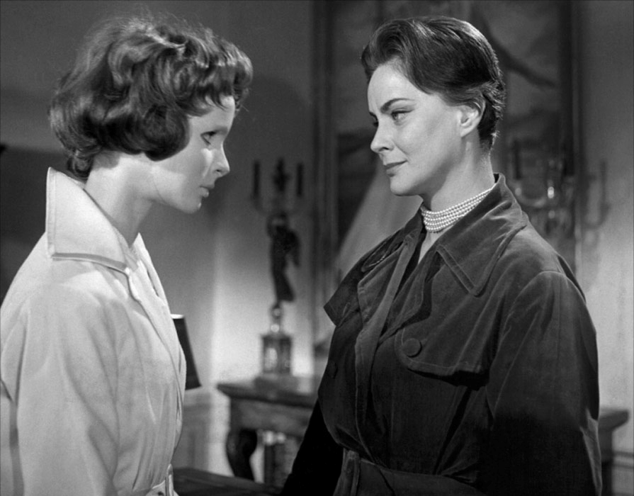 Gamrok's tweet image. And it's only now that I realize I've also seen Alida Valli in The Third Man, 1900 and Suspiria, films I saw a long time ago too and enjoyed.

There are many beautiful shots in Les Yeux sans Visage ❤️

🧵 2/

#LesYeuxSansVisage #EyesWithoutAFace #EdithScob #AlidaValli #Cinema