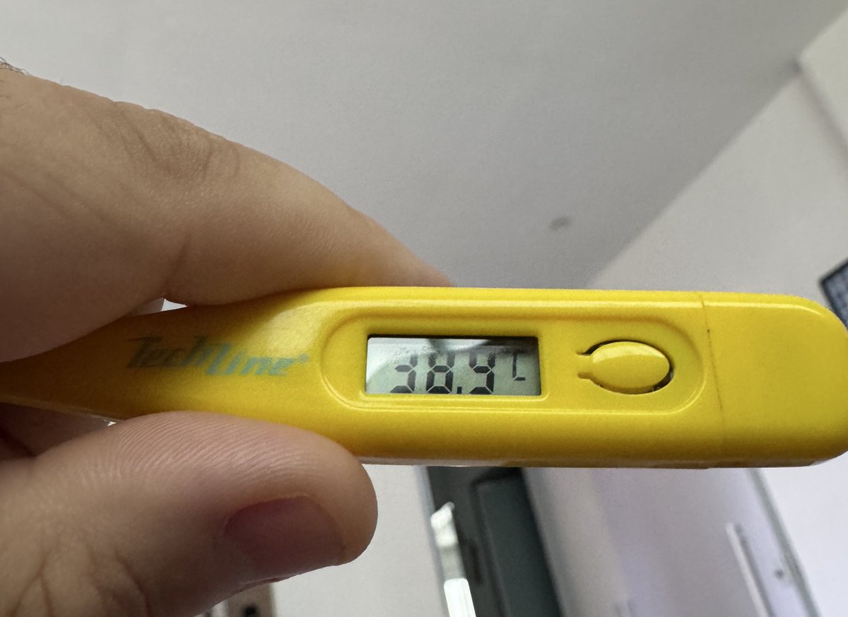 Fator saúde que não deveria subir. 
🤒 

Orem por mim aí família, madrugada foi tensa e o dia tá sendo punk.